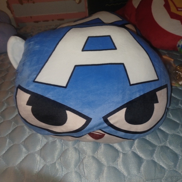 MARVEL PILLOW AND SURPRISE BLANKET - Picture 4 of 7